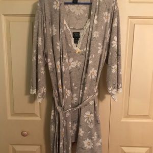 Ladies Nightgown and bathrobe set